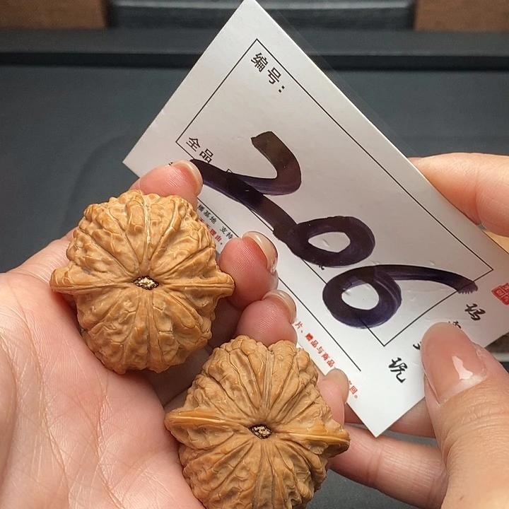 文玩核桃吊坠206号 38尺 血麒麟