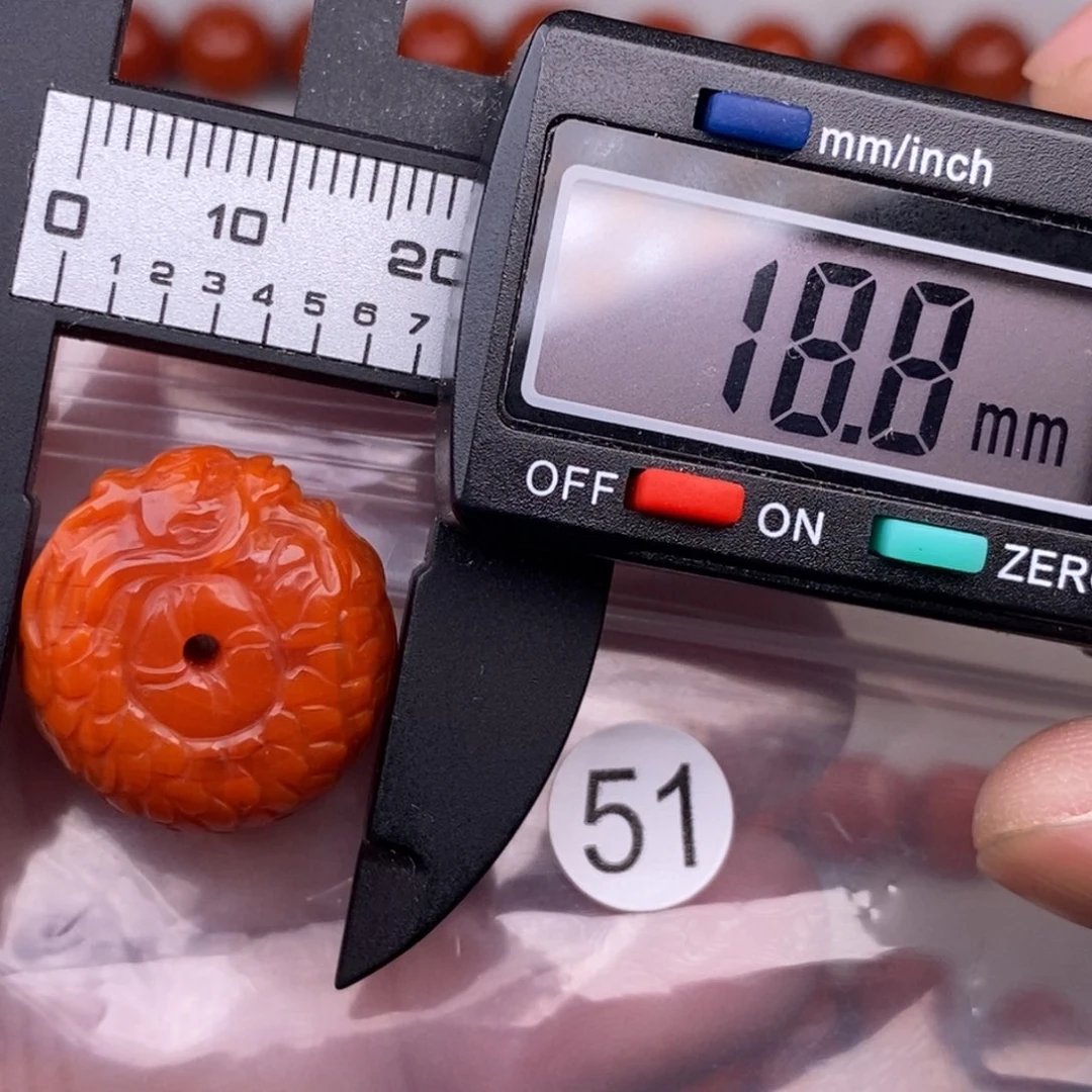 南红玛瑙未镶嵌配饰有瑕疵