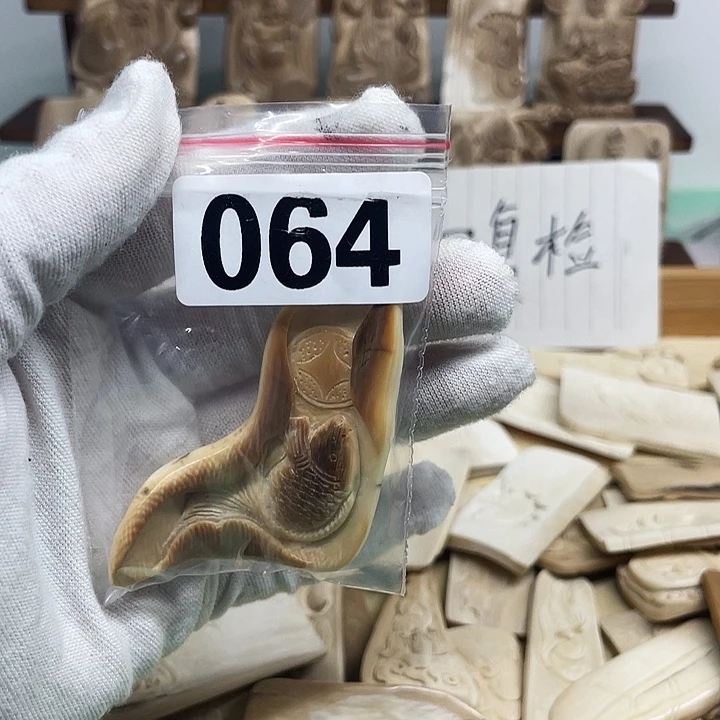 悟***天然猛犸牙雕刻品