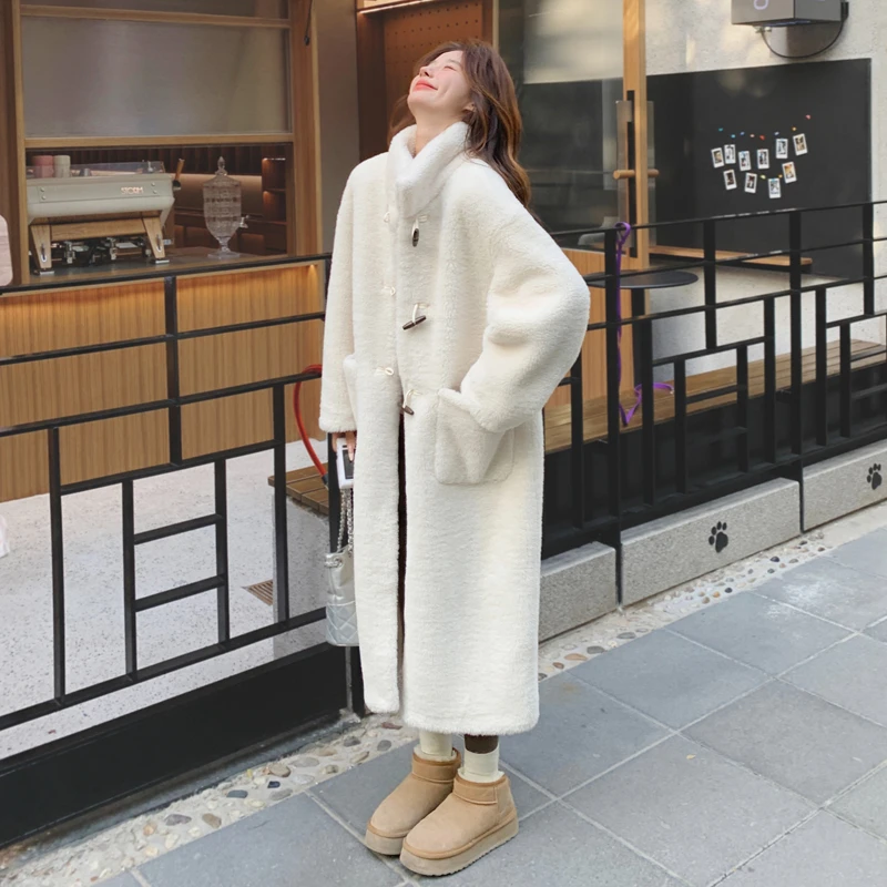 白色高级感皮毛一体外套女2024冬季新款加绒加厚气质时尚毛绒大衣