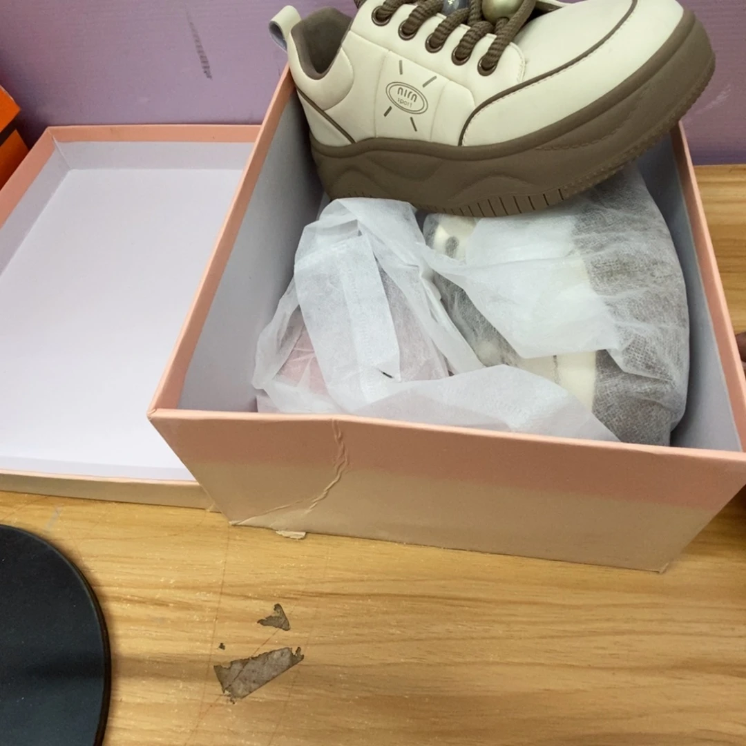 36女士真皮特价休闲鞋