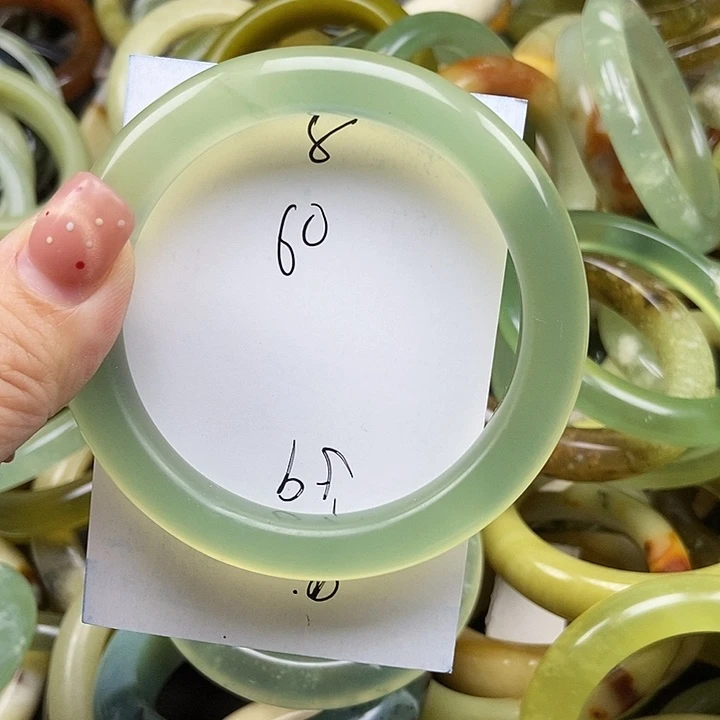 未镶嵌手镯透闪石质玉