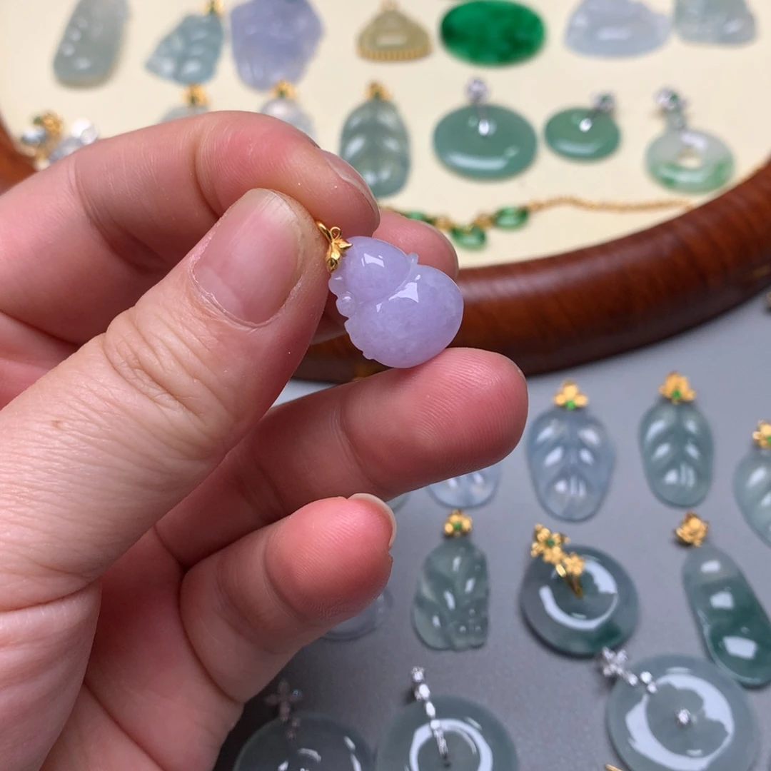 翡翠18K金镶嵌颈饰翡翠葫芦