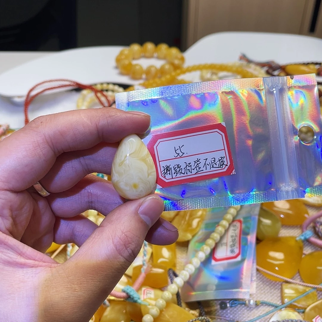 蜜蜡未镶嵌手串天花板