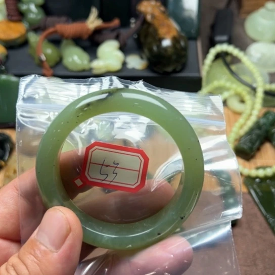 未镶嵌蛇纹石玉颈饰