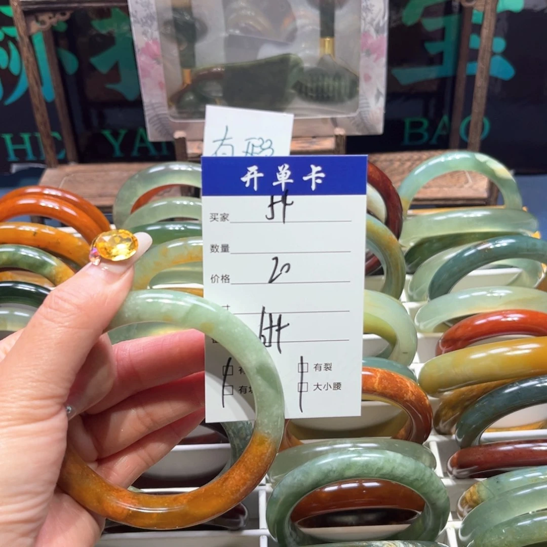 张***蛋蛇纹石玉未镶嵌手镯