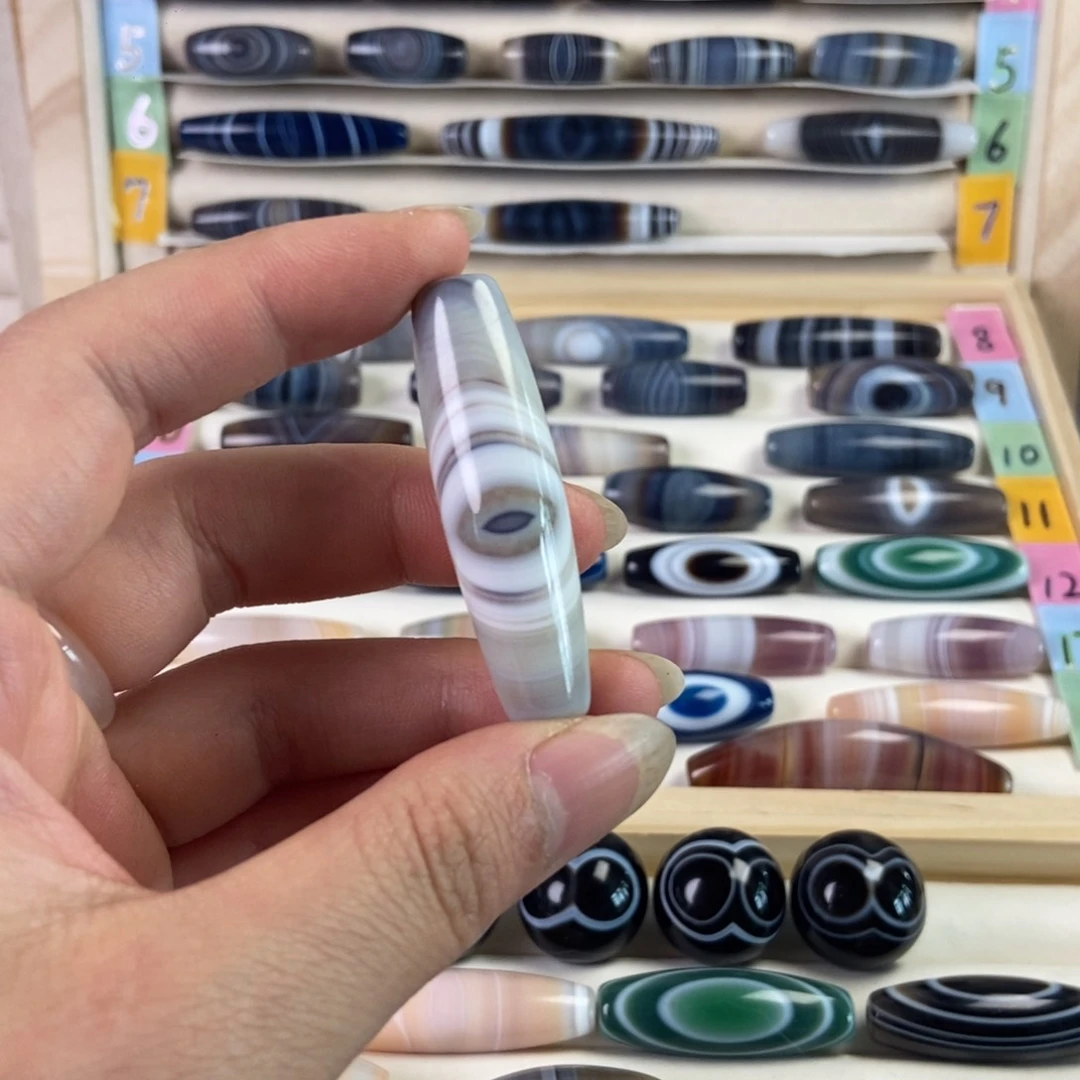极***道玛瑙/玉髓颈饰合金