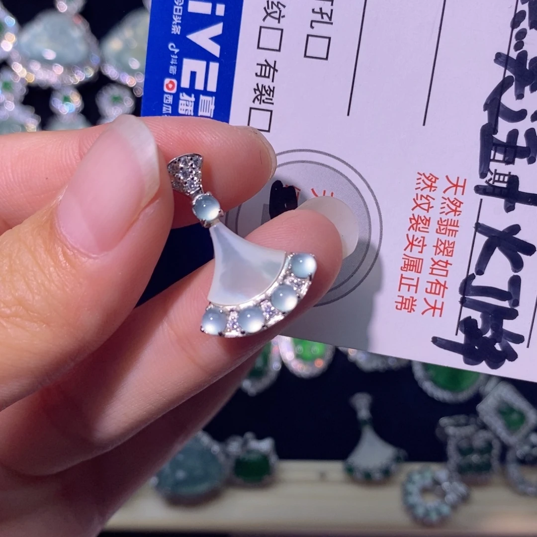 孜***馕翡翠未镶嵌颈饰天然