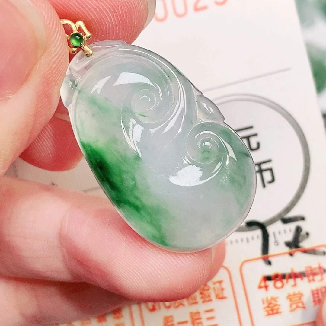 颈饰18K金镶嵌翡翠