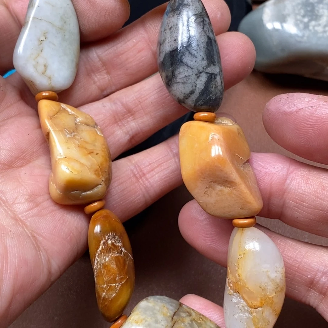 和田玉挂件足铂镶嵌