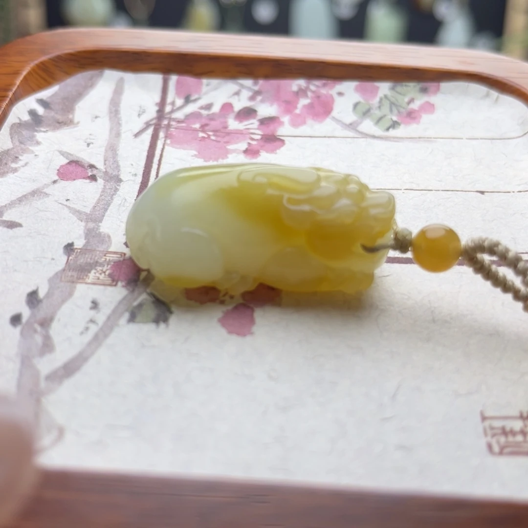 和田玉（糖玉）未镶嵌颈饰且末貔貅