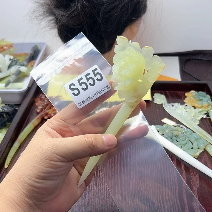 蛇纹石玉发饰合金莹*