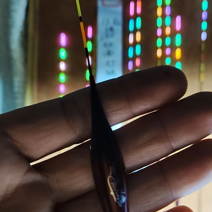 桥***爷茅草DS01一6的3.2克变色1支
