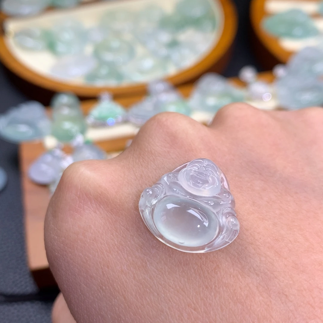 翡翠颈饰未镶嵌佛公