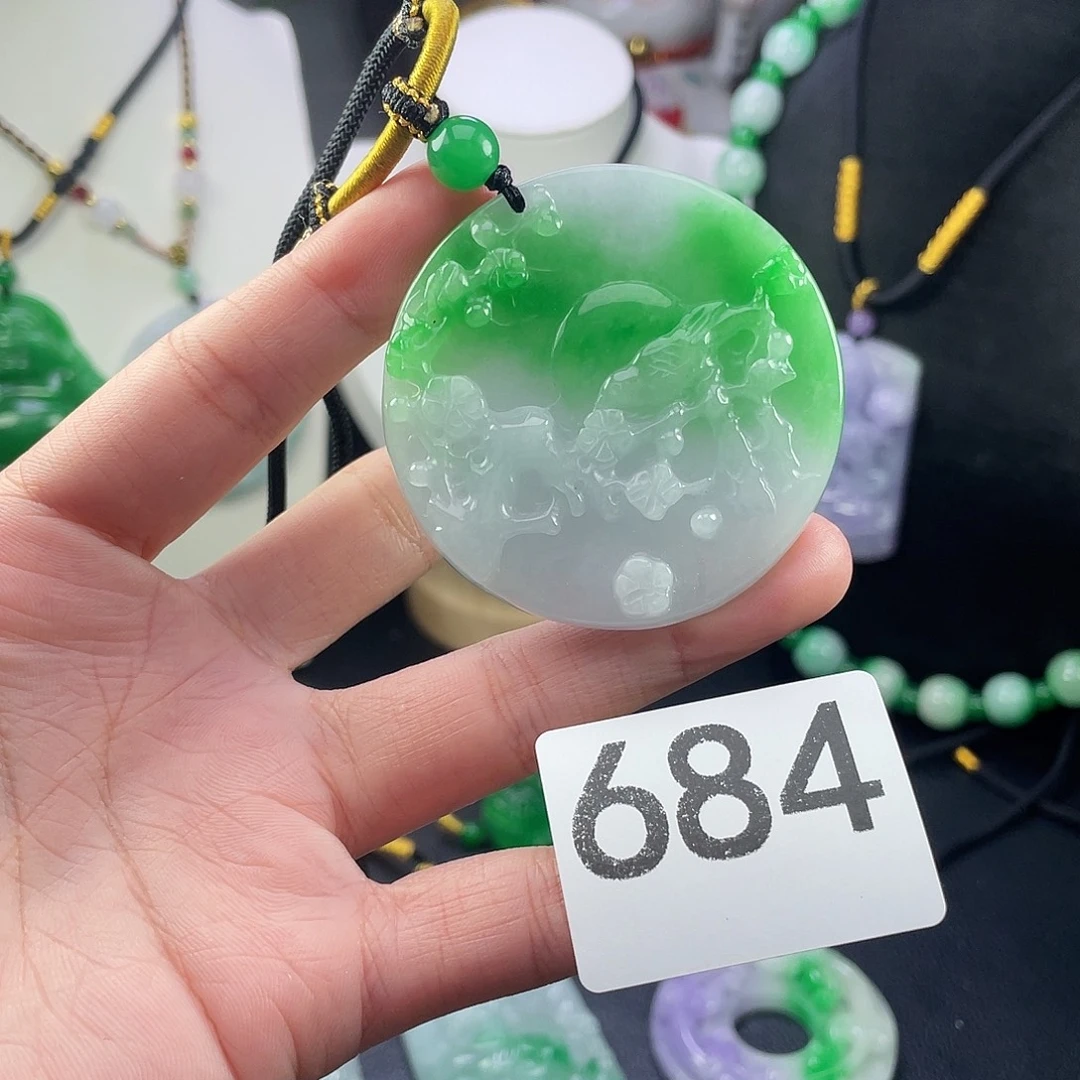 翡翠未镶嵌吊坠(赠链)