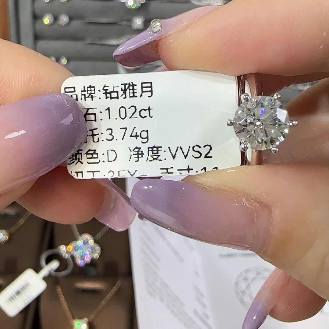 18K金镶嵌合成钻石1克拉六爪