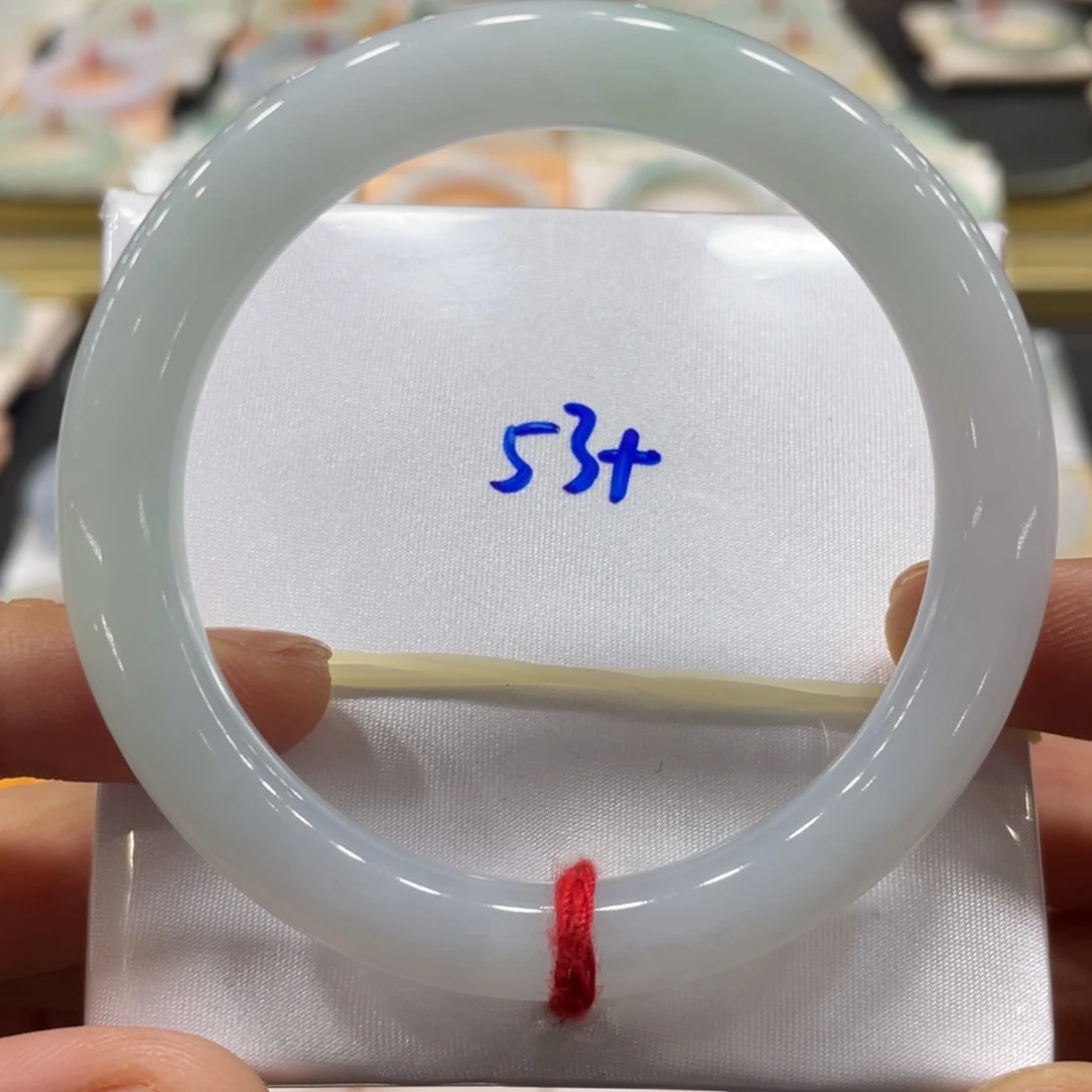 翡翠手镯未镶嵌翡翠手镯