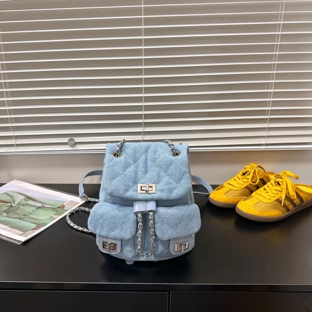 小众时尚百搭休闲浅蓝色丹宁网红毛绒洋气双肩包双肩背轻奢ins