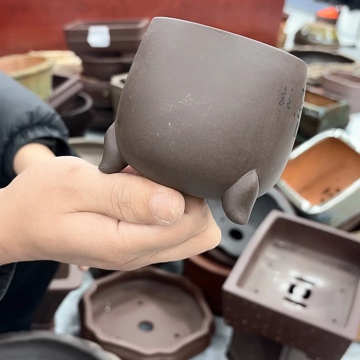 紫砂花盆紫砂的味道很好闻