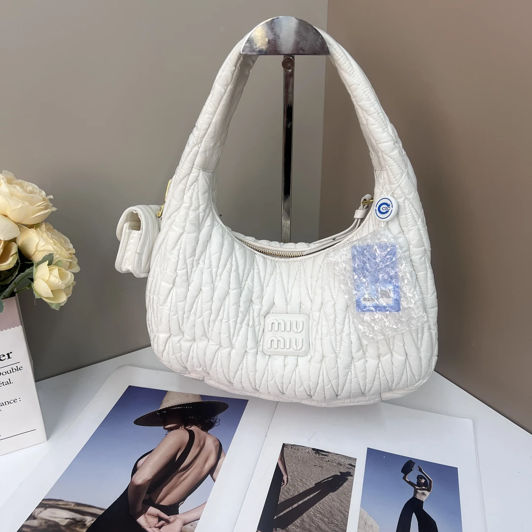 99新 MIU MIU/缪缪 褶皱弯月单肩腋下hobo