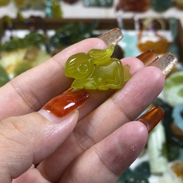 蛇纹石玉未镶嵌吊坠