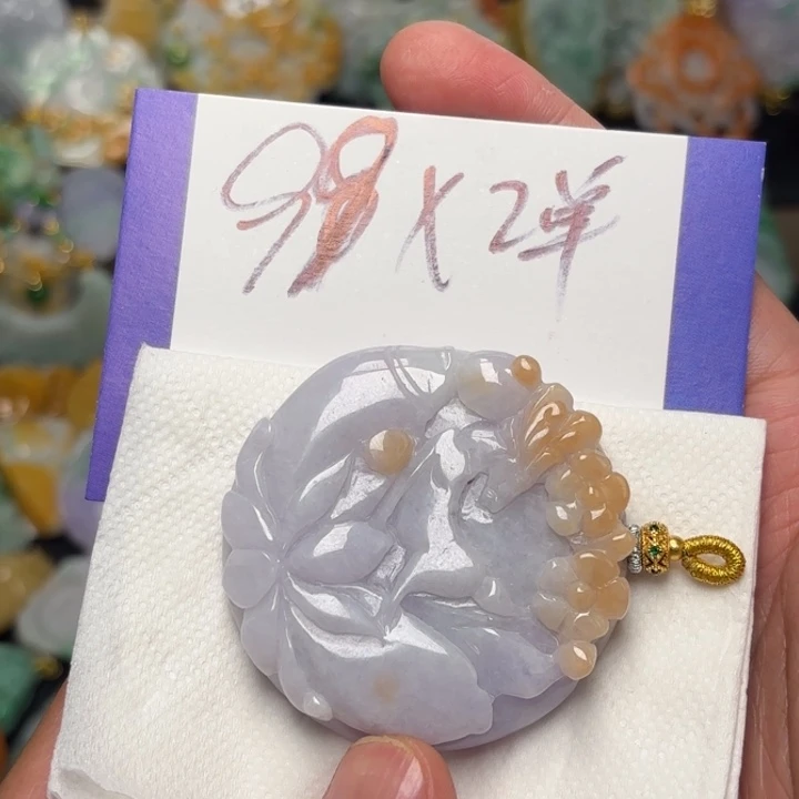翡翠颈饰未镶嵌我****奶吊坠