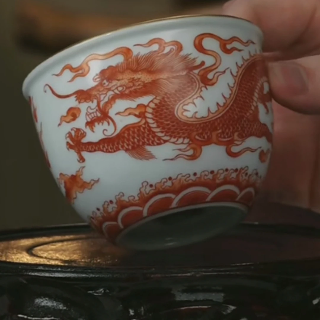 M内松石绿釉外矾红海水龙戏珠纹案头缸