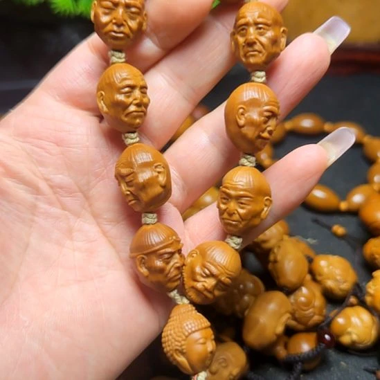 赵***章橄榄核雕刻手串罗汉