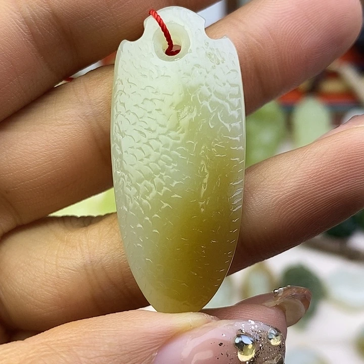 和田玉未镶嵌颈饰且末盾牌吊坠