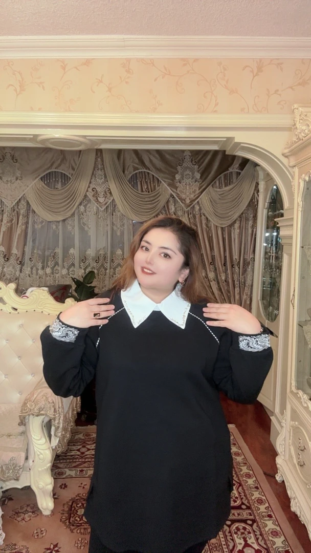 大码新款太空棉带钻三角领卫衣