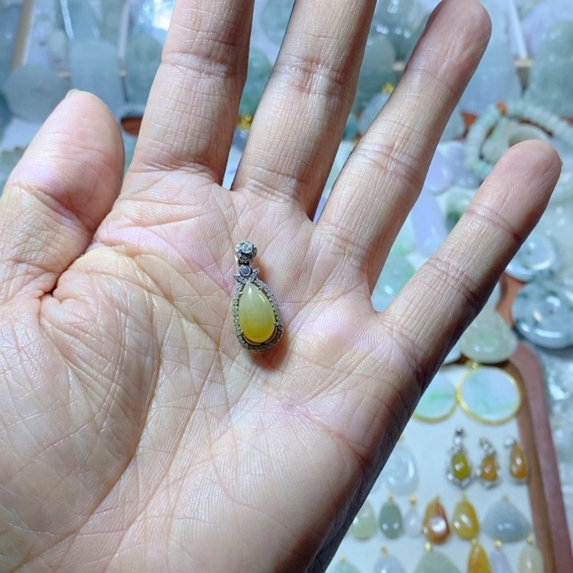 【闪购商品】颈饰未镶嵌翡翠芜****?挂件