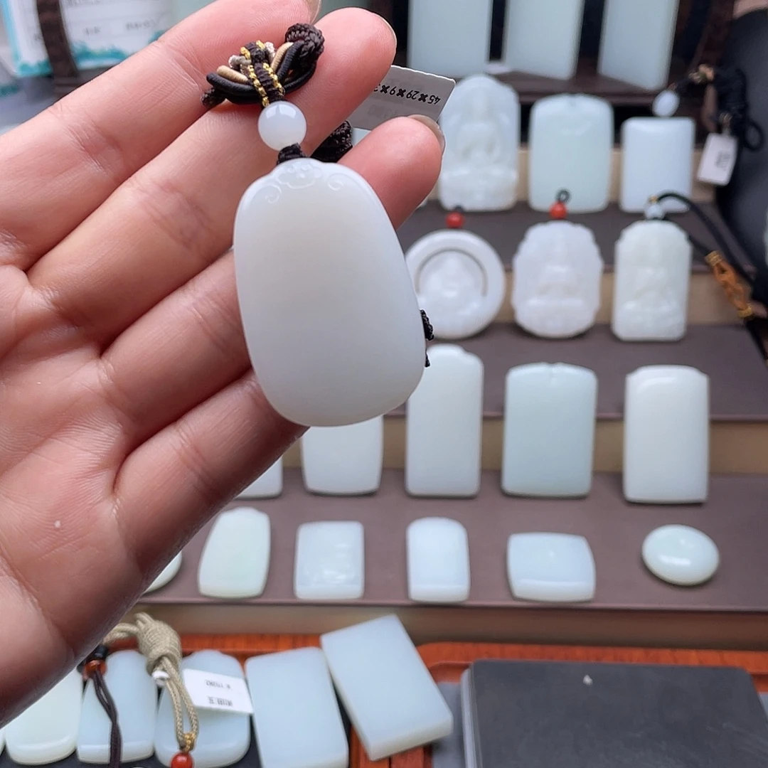 和田玉未镶嵌颈饰