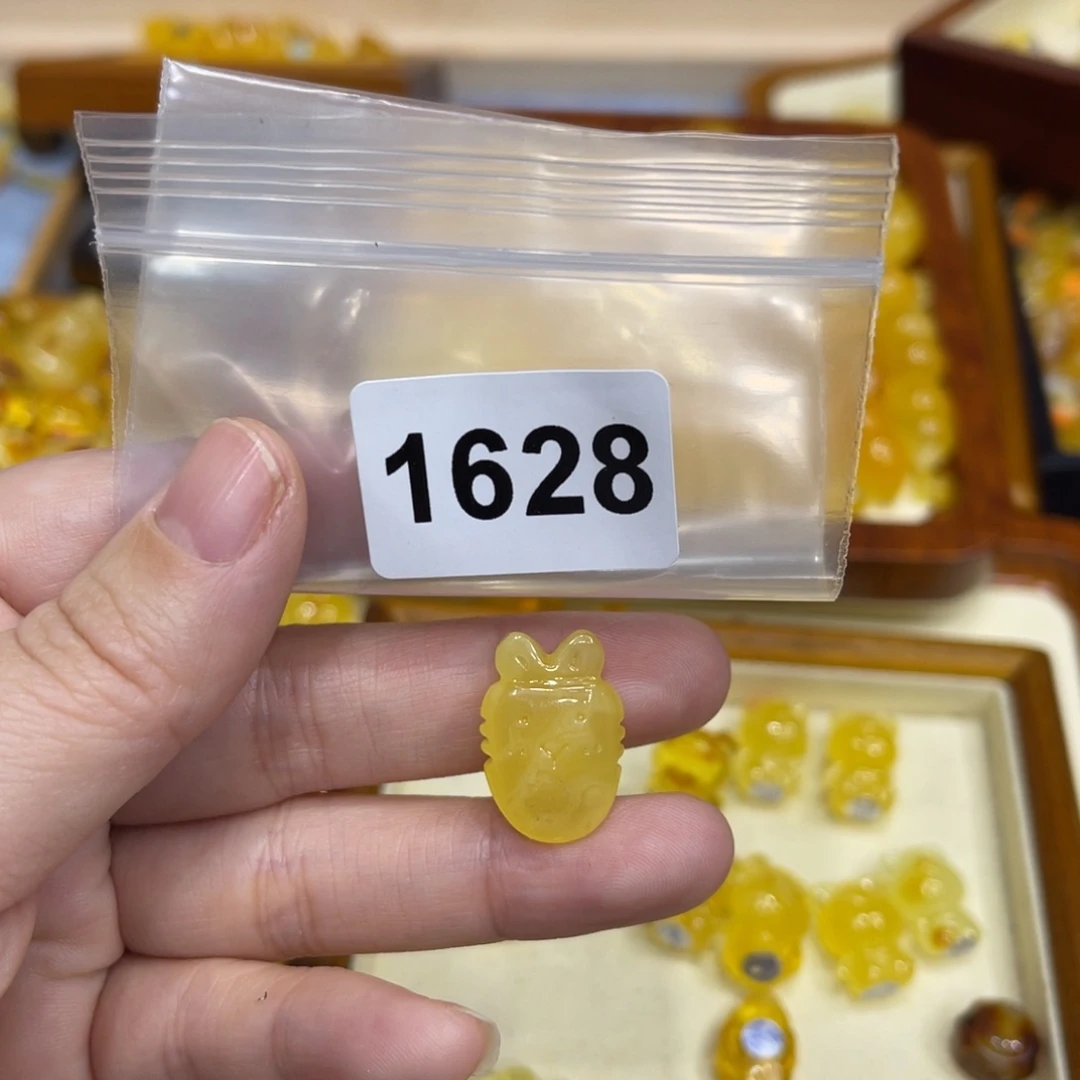 琥珀珠宝奇石未镶嵌