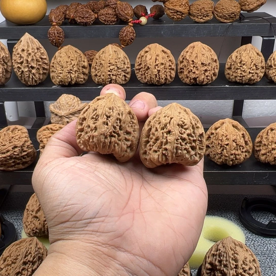 吊坠文玩核桃带角三角疆