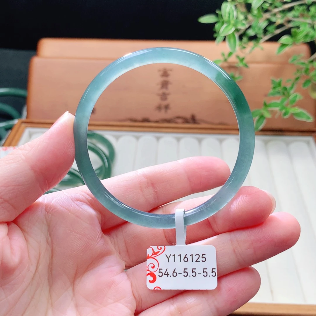 未镶嵌手镯（圆镯）翡翠