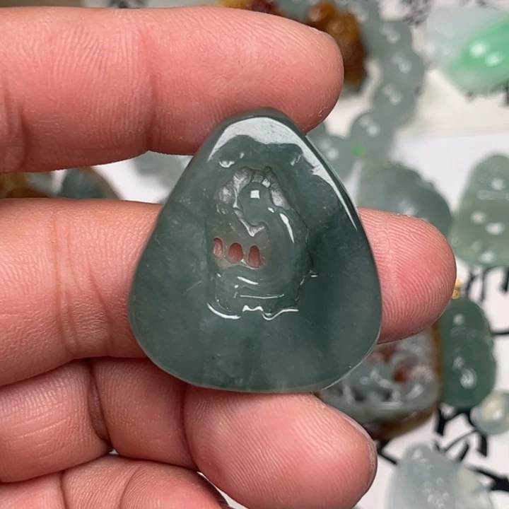 翡翠未镶嵌颈饰悟道