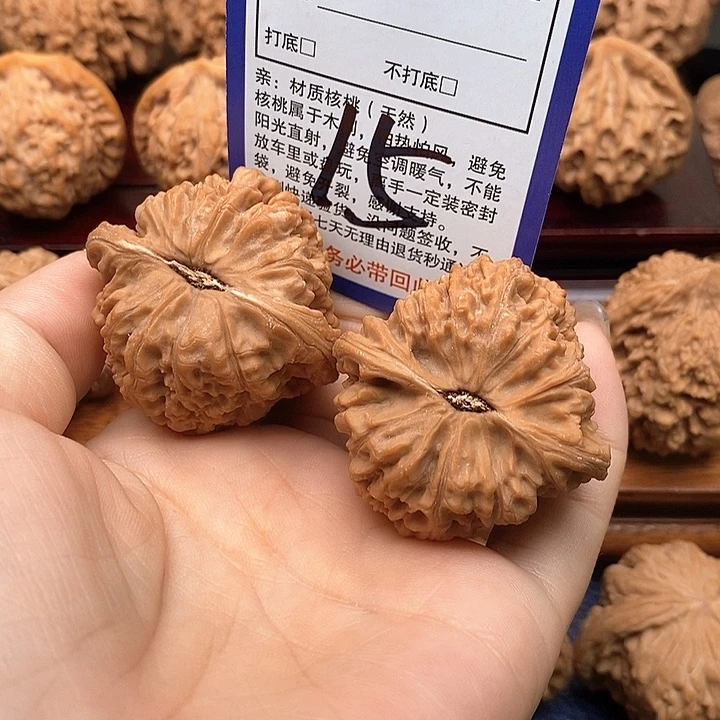 霂***间桃核吊坠南疆石狮子头42