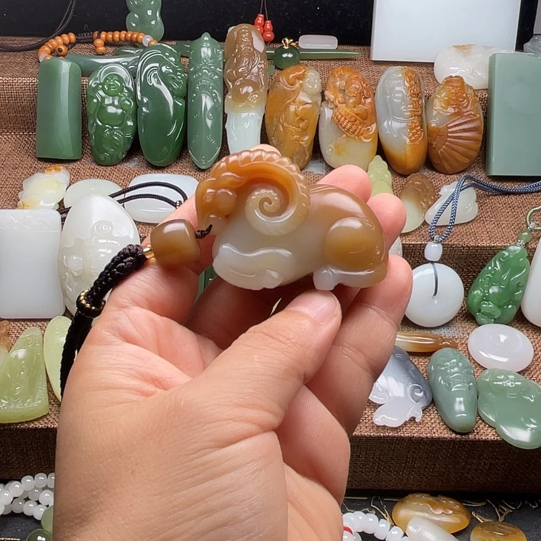 和田玉（糖玉）未镶嵌颈饰