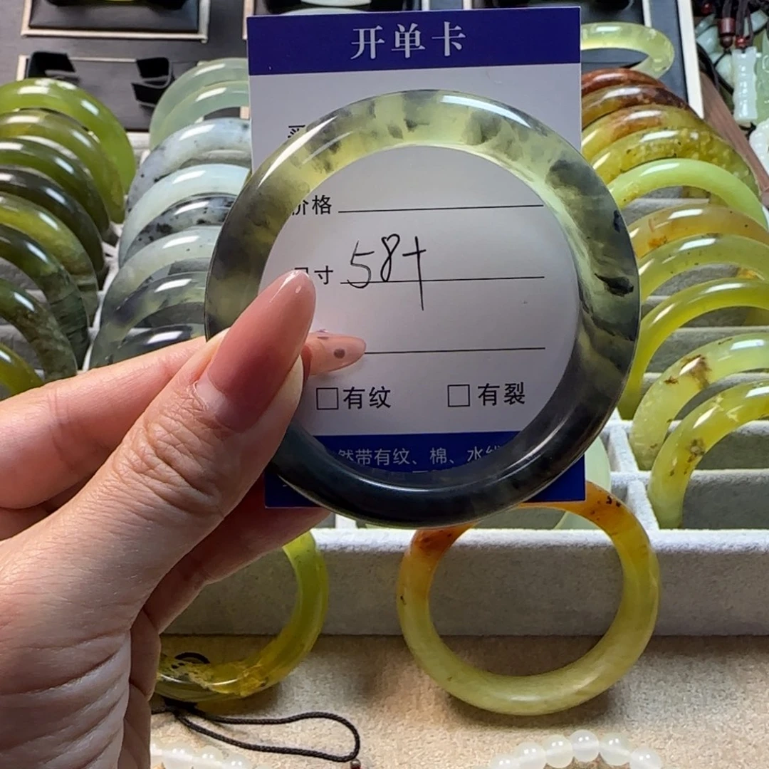 蛇纹石玉手镯未镶嵌