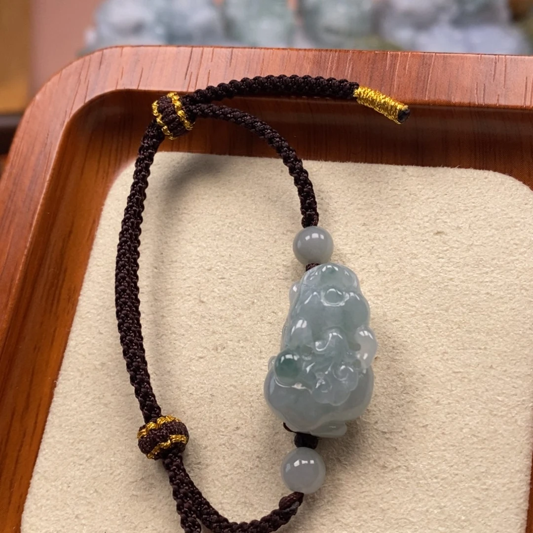 翡翠未镶嵌颈饰如意貔貅