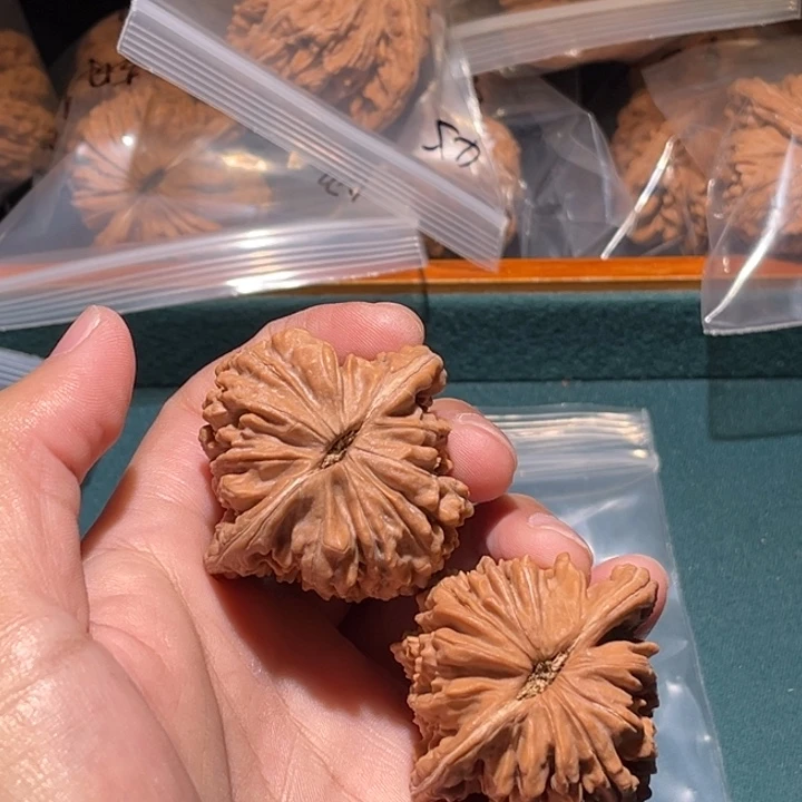 极***龙文玩核桃把件44➕三角楼