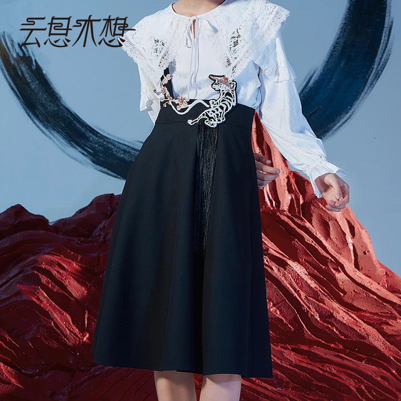 云思木想摩登中国风2023春季新款瑞虎觅春刺绣+流苏背带裙10263