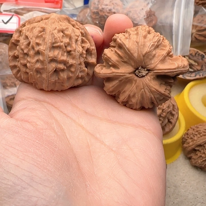 文玩核桃吊坠提**乐白狮子