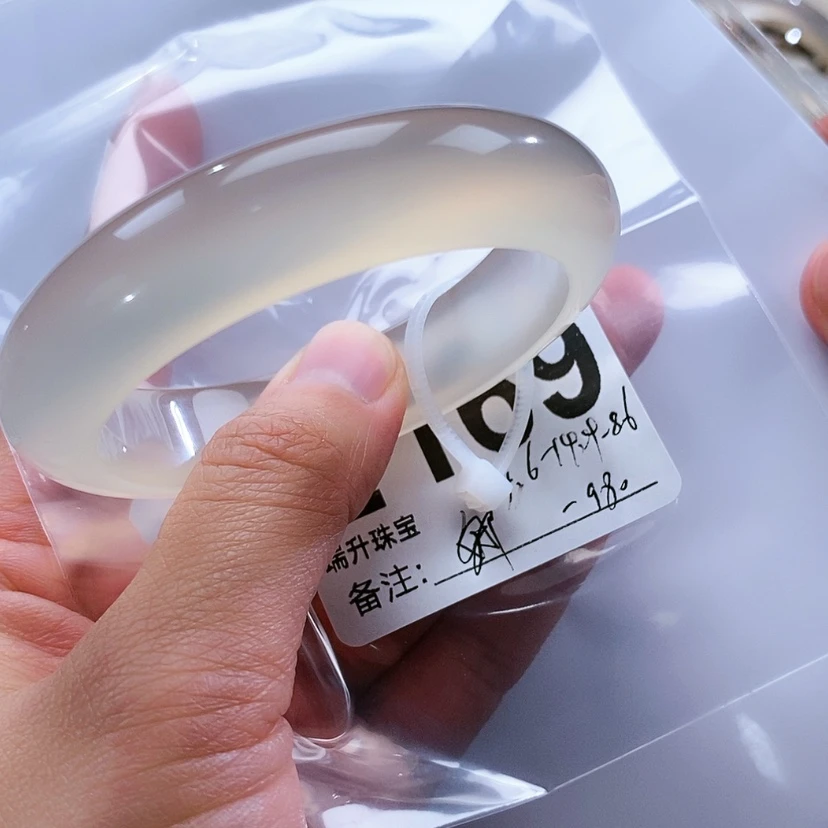 【闪购商品】手镯玛瑙/玉髓未镶嵌娜****