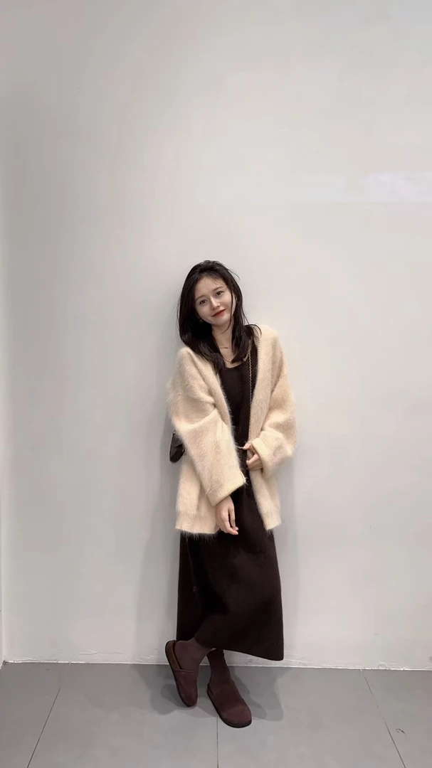 2025秋季新款韩系温柔气质软糯针织开衫简约高级感背心连衣裙套装