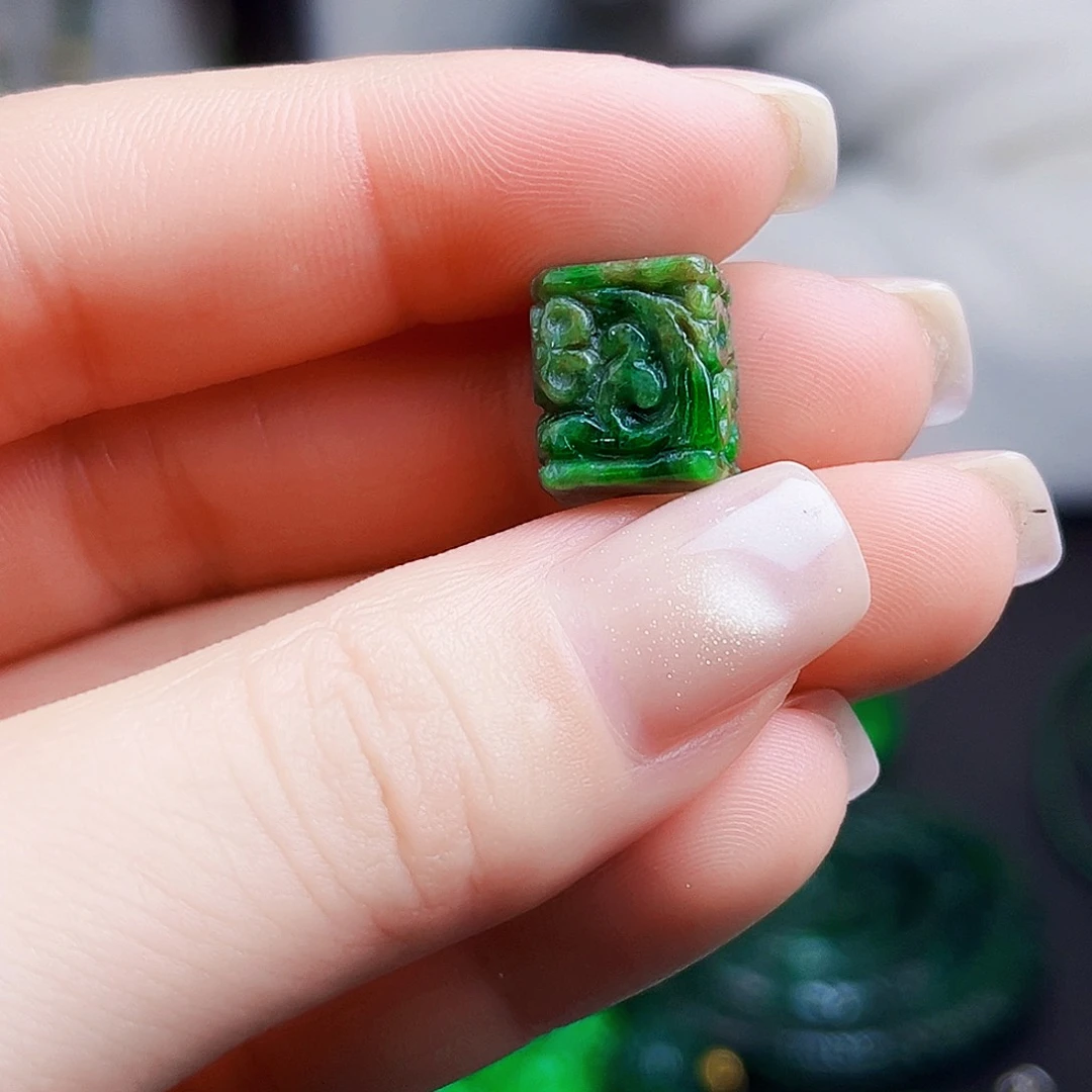 颈饰未镶嵌翡翠多样性