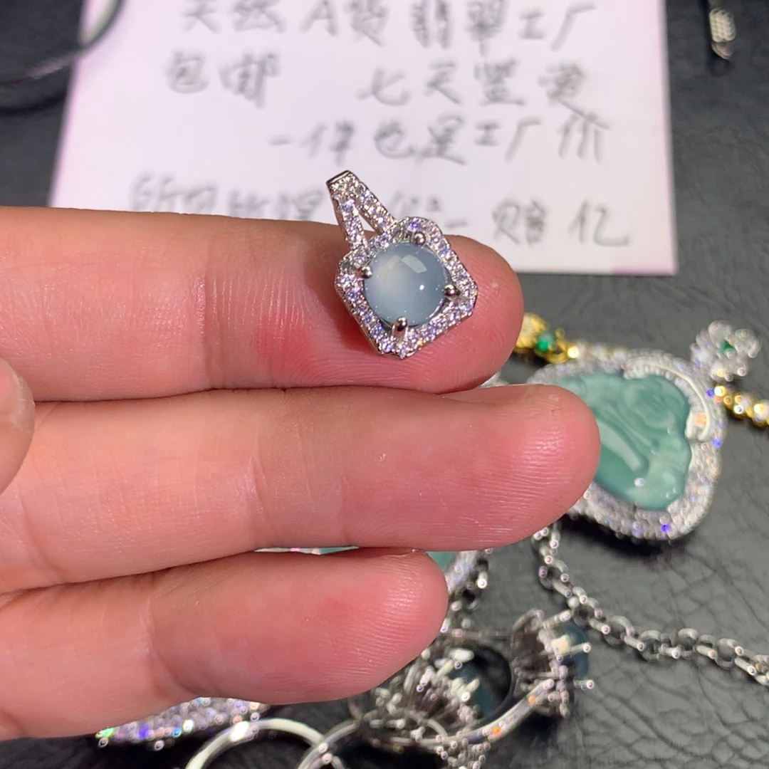 翡翠颈饰未镶嵌小提溜