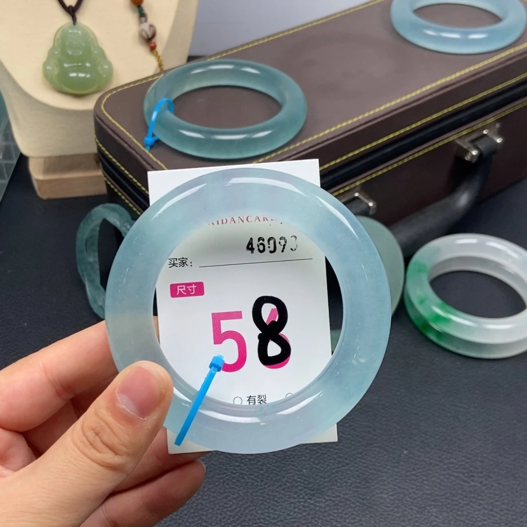 未镶嵌手镯石英质玉寇*·