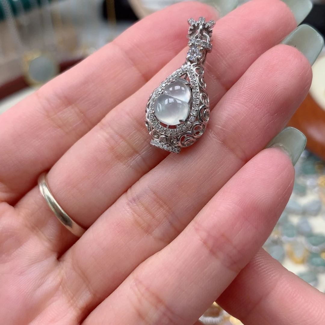 颈饰银S925镶嵌翡翠葫芦