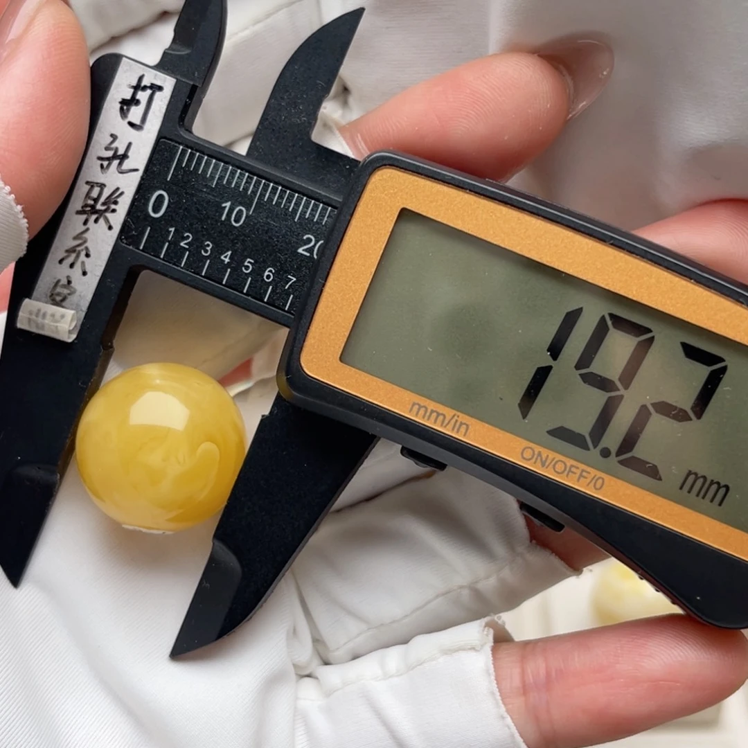 未镶嵌琥珀裸石乐**远蜜蜡圆珠笑